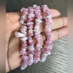 (ONE) Purple rose quartz chip bracelet SIZE 6.5-7’